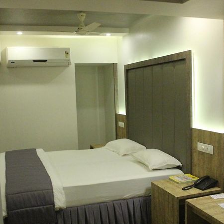 Nimantran Hotel Navi Mumbai Exterior foto