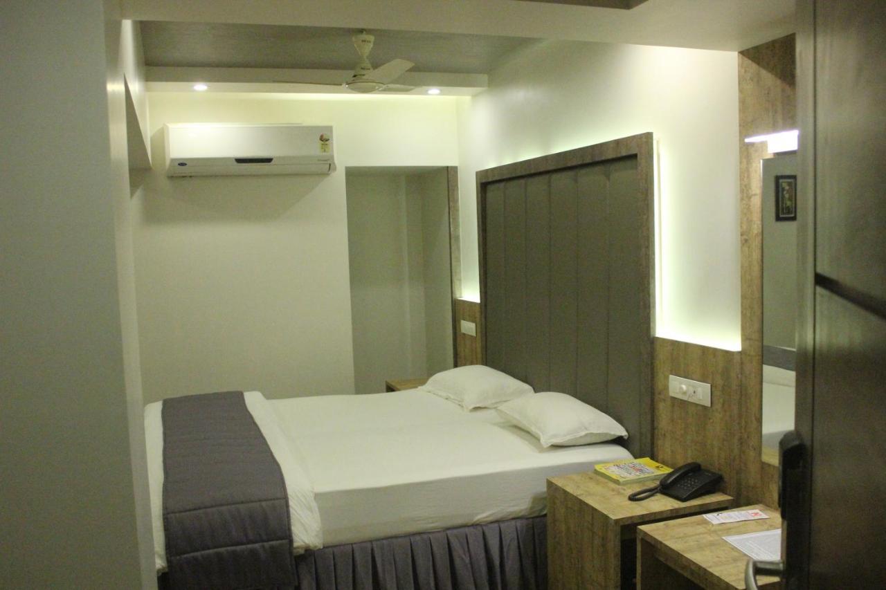 Nimantran Hotel Navi Mumbai Exterior foto