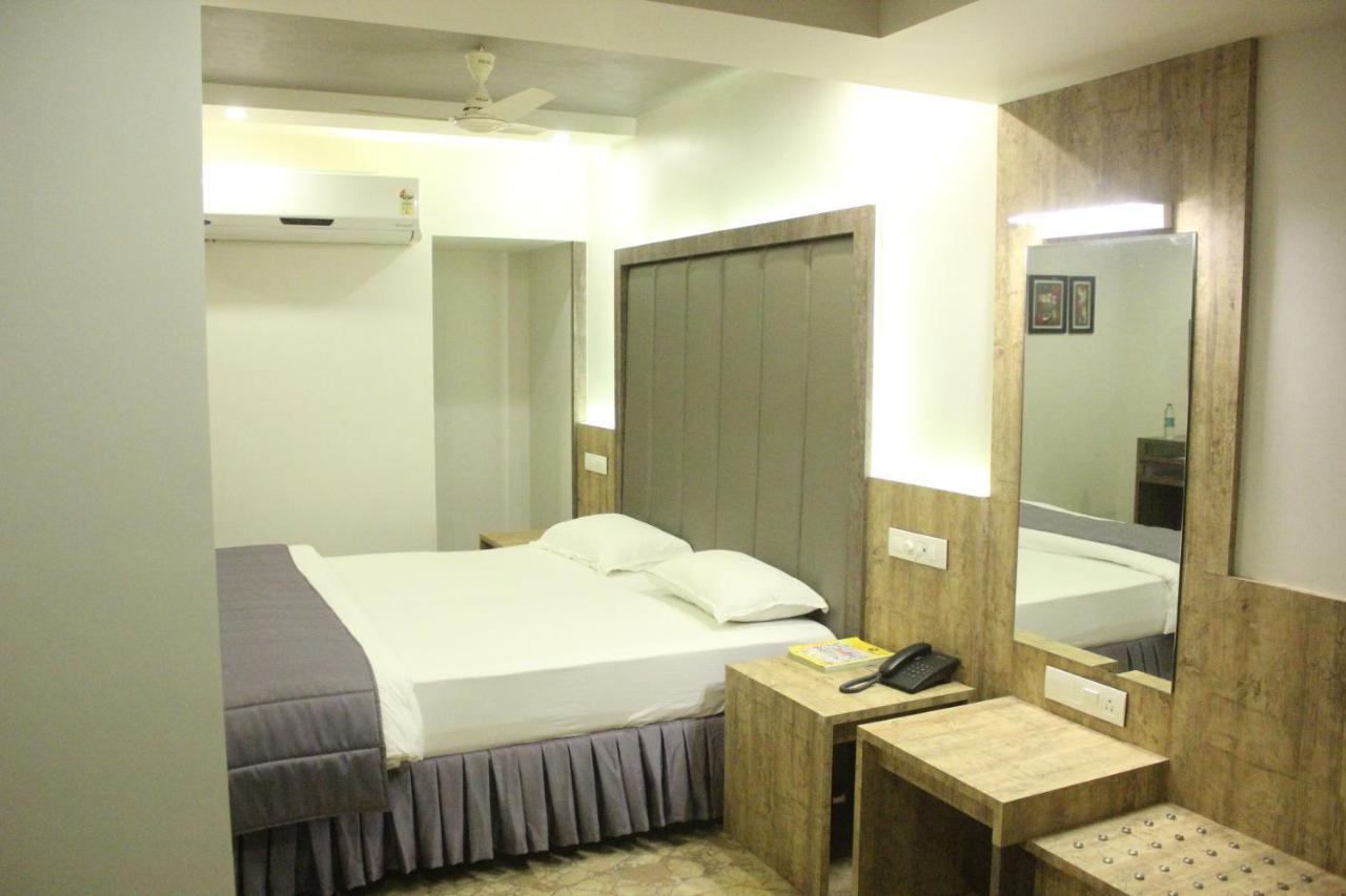 Nimantran Hotel Navi Mumbai Exterior foto