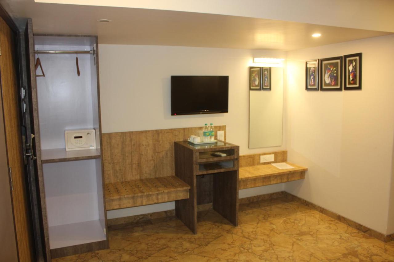 Nimantran Hotel Navi Mumbai Exterior foto
