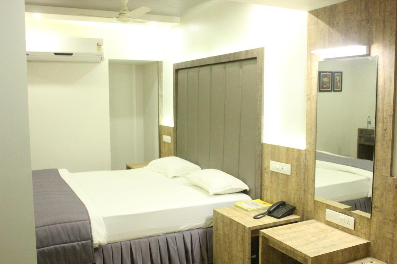 Nimantran Hotel Navi Mumbai Exterior foto