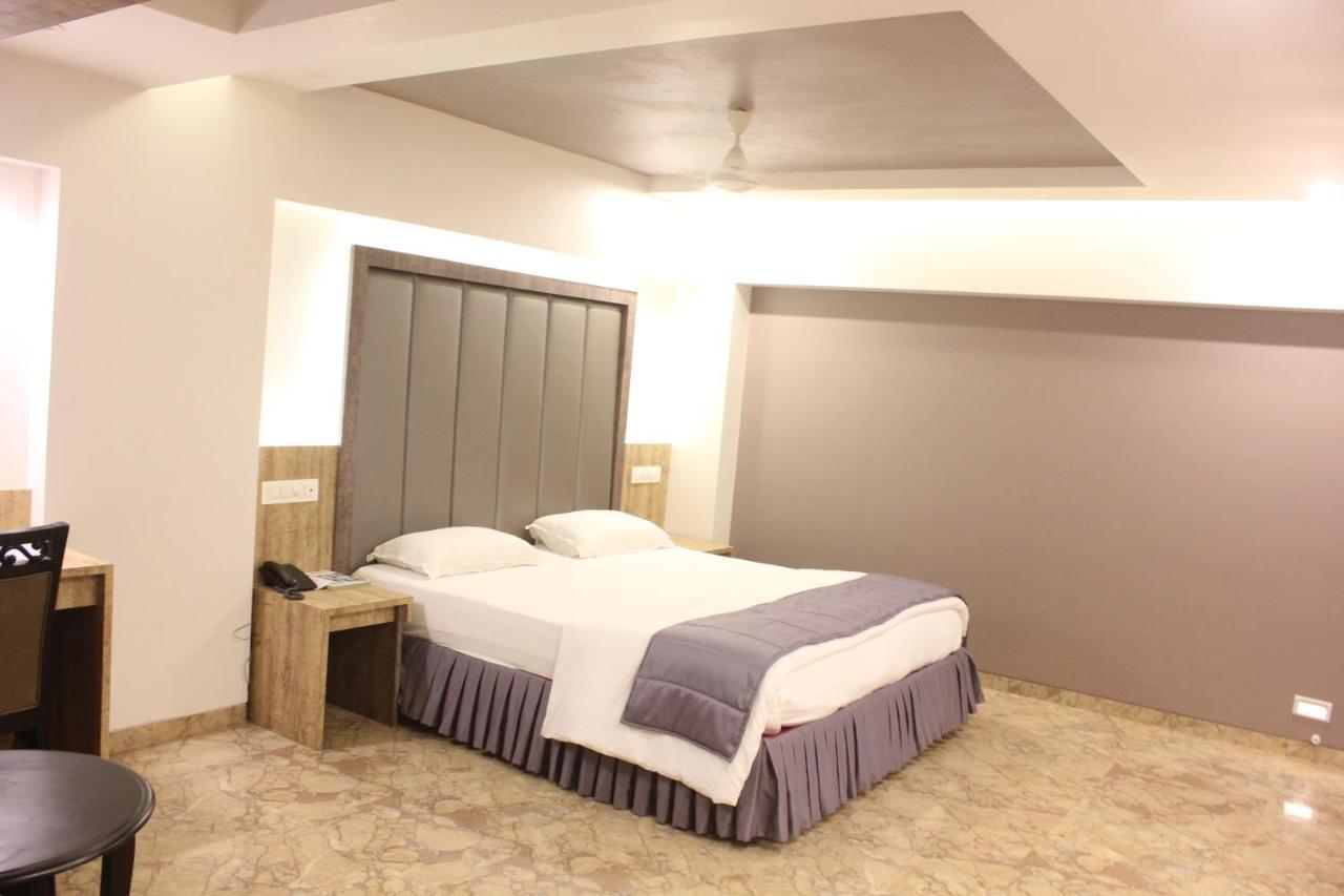 Nimantran Hotel Navi Mumbai Exterior foto