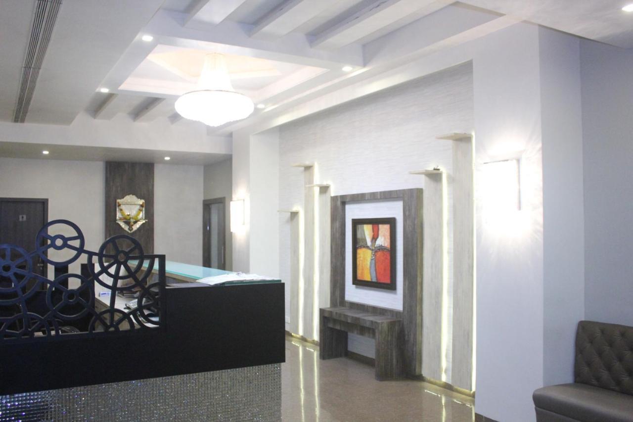 Nimantran Hotel Navi Mumbai Exterior foto