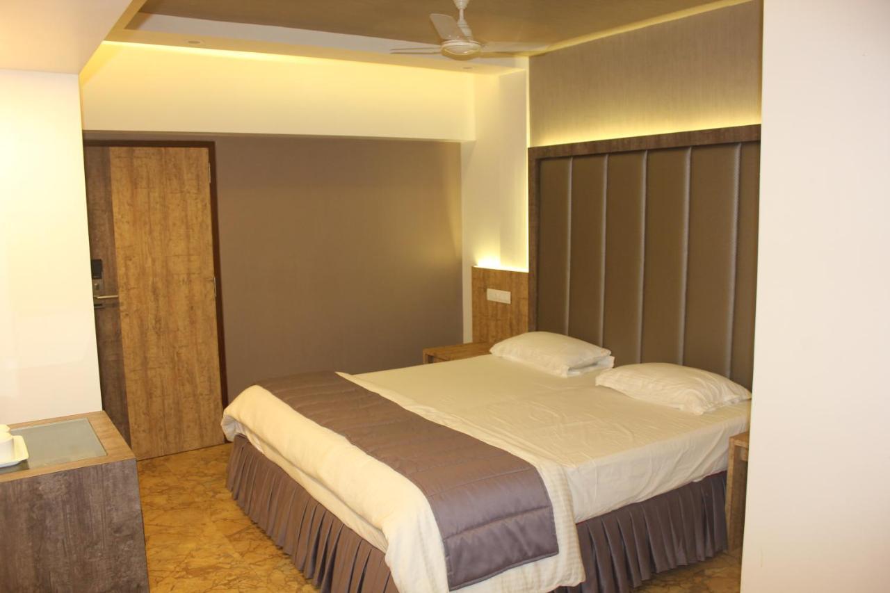Nimantran Hotel Navi Mumbai Exterior foto