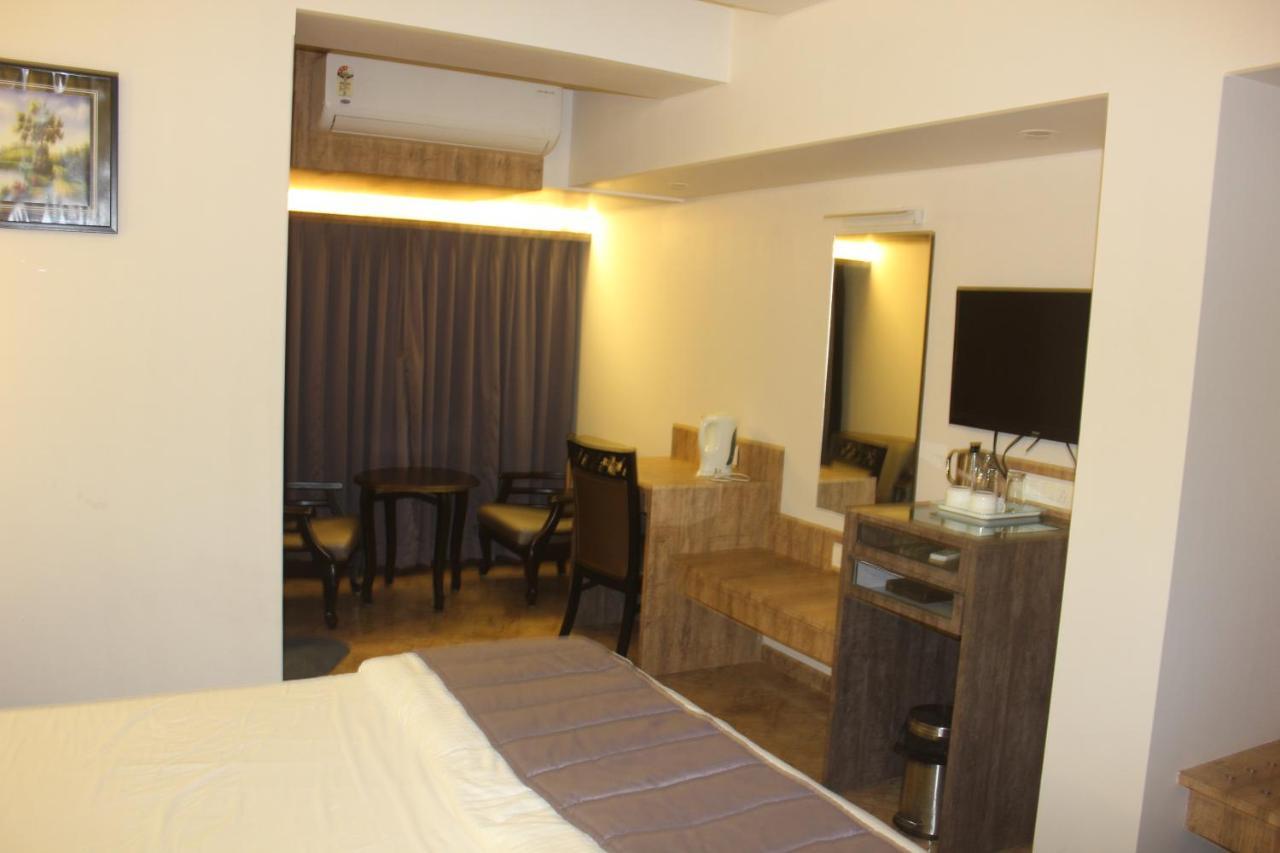 Nimantran Hotel Navi Mumbai Exterior foto