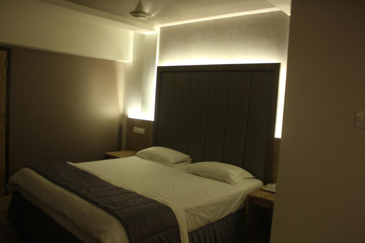 Nimantran Hotel Navi Mumbai Exterior foto
