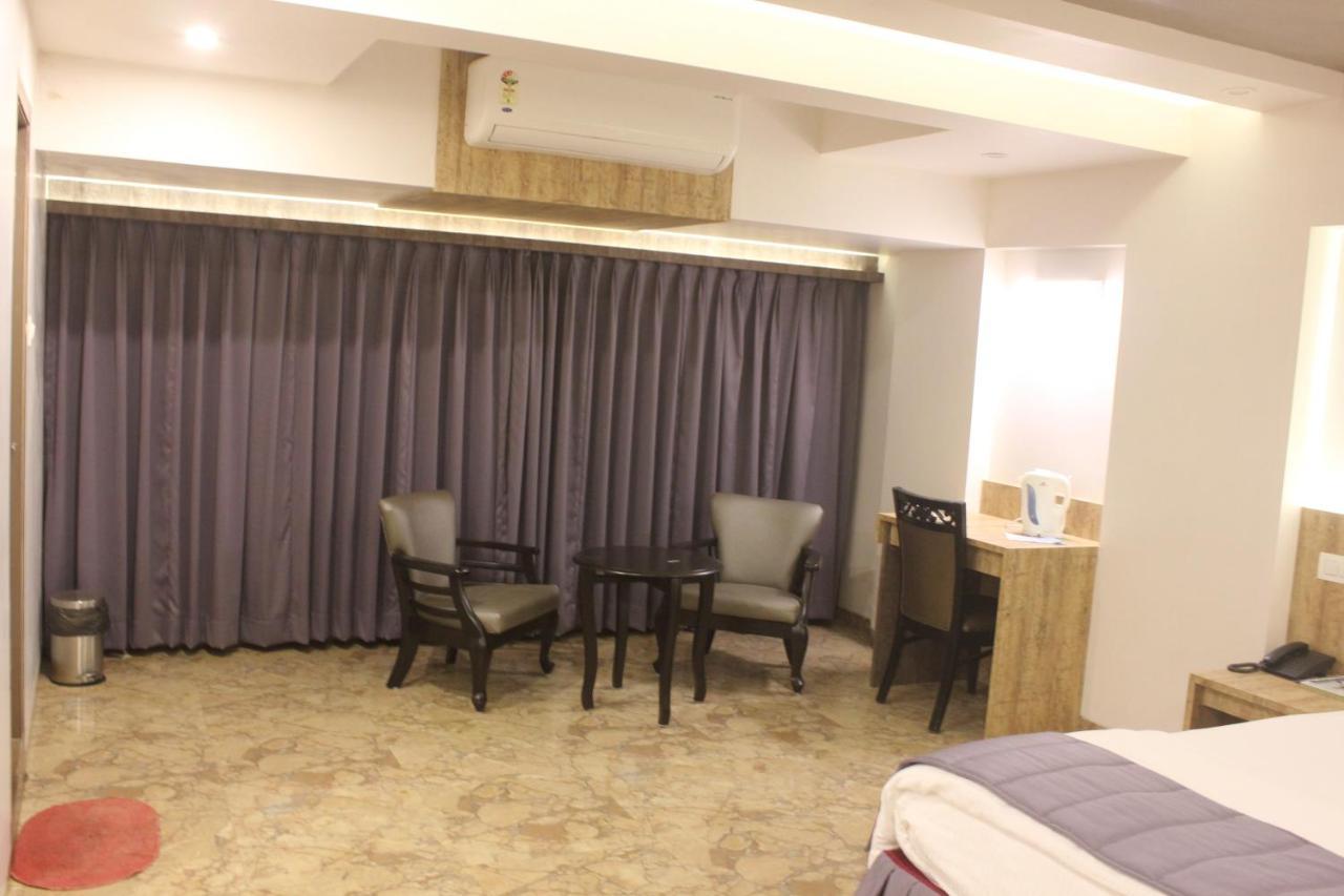 Nimantran Hotel Navi Mumbai Exterior foto