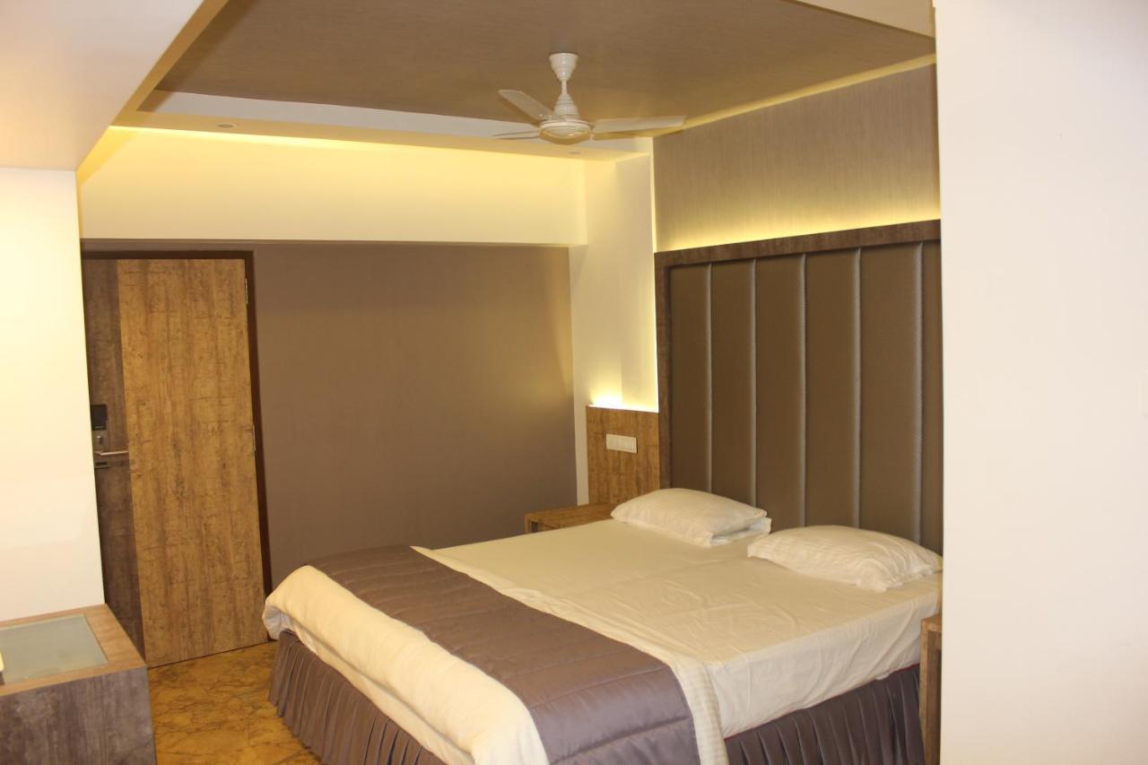 Nimantran Hotel Navi Mumbai Exterior foto