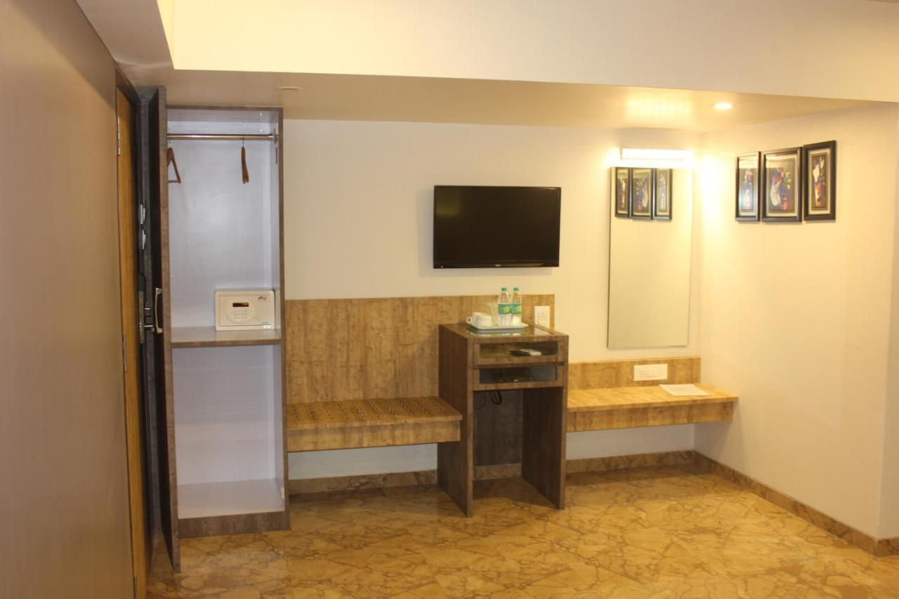 Nimantran Hotel Navi Mumbai Exterior foto