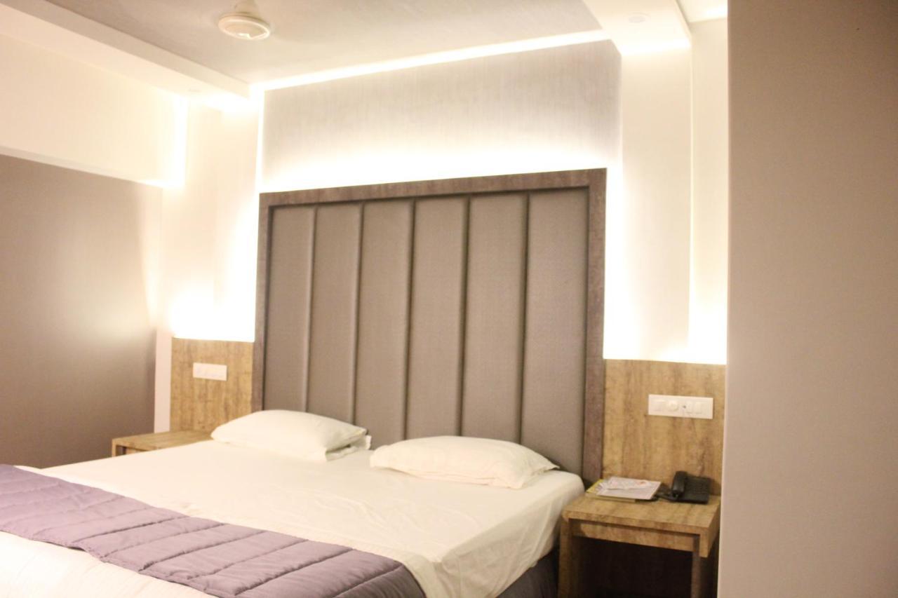 Nimantran Hotel Navi Mumbai Exterior foto
